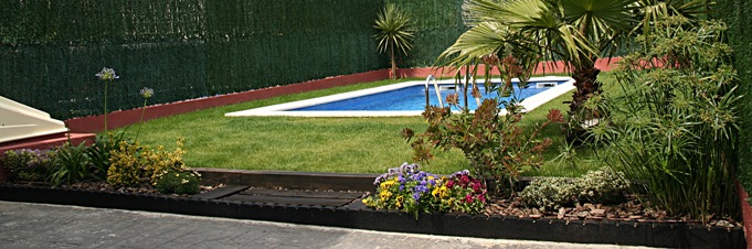 Jardinera con piedras blancas y traviesas de tren  Jardin piedras blancas,  Jardines, Traviesas de tren